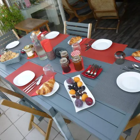 1 Chambre, 1 P'tit Dej', 1 Sourire Отель типа 